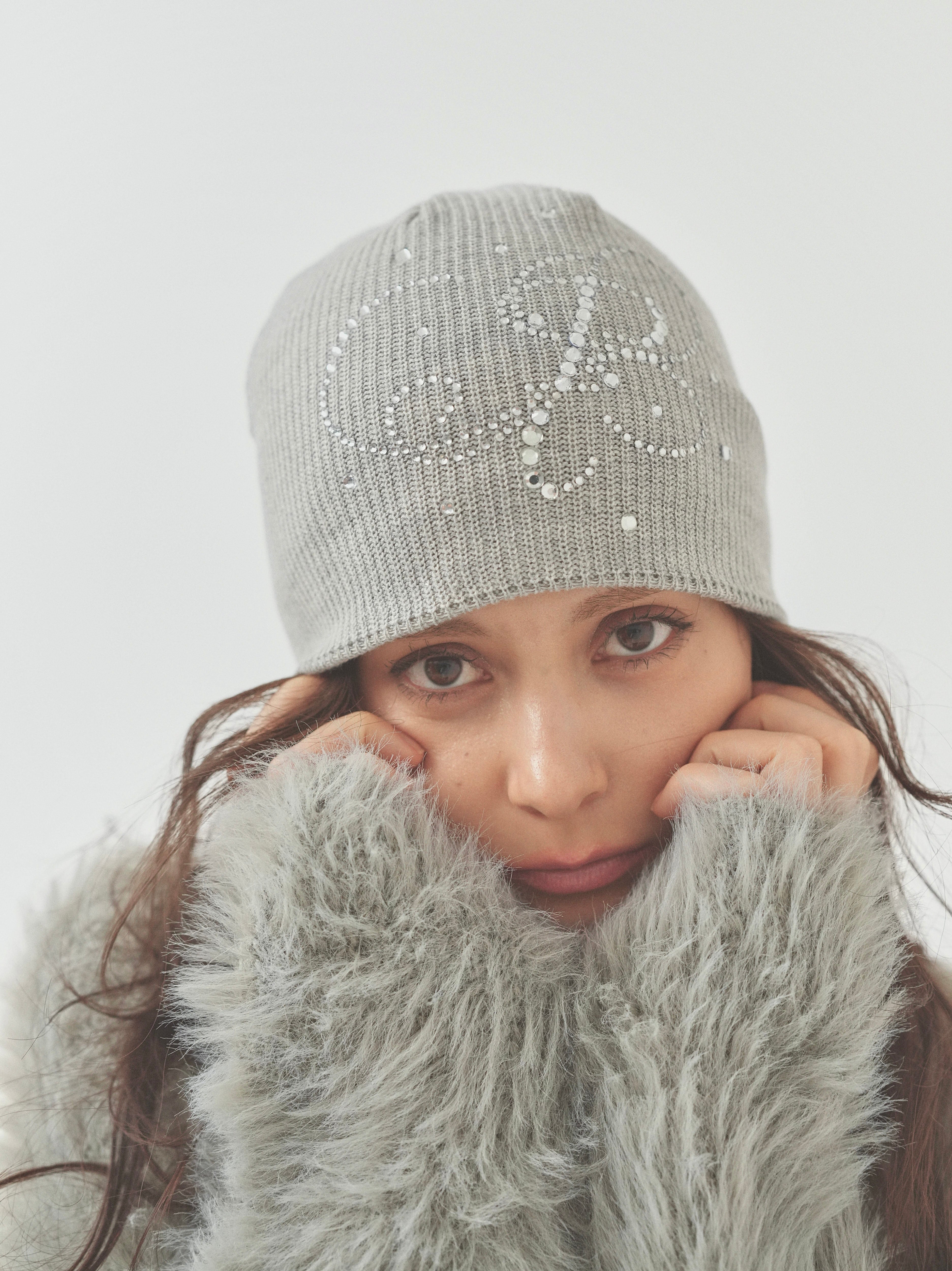 pc motif stone beanie