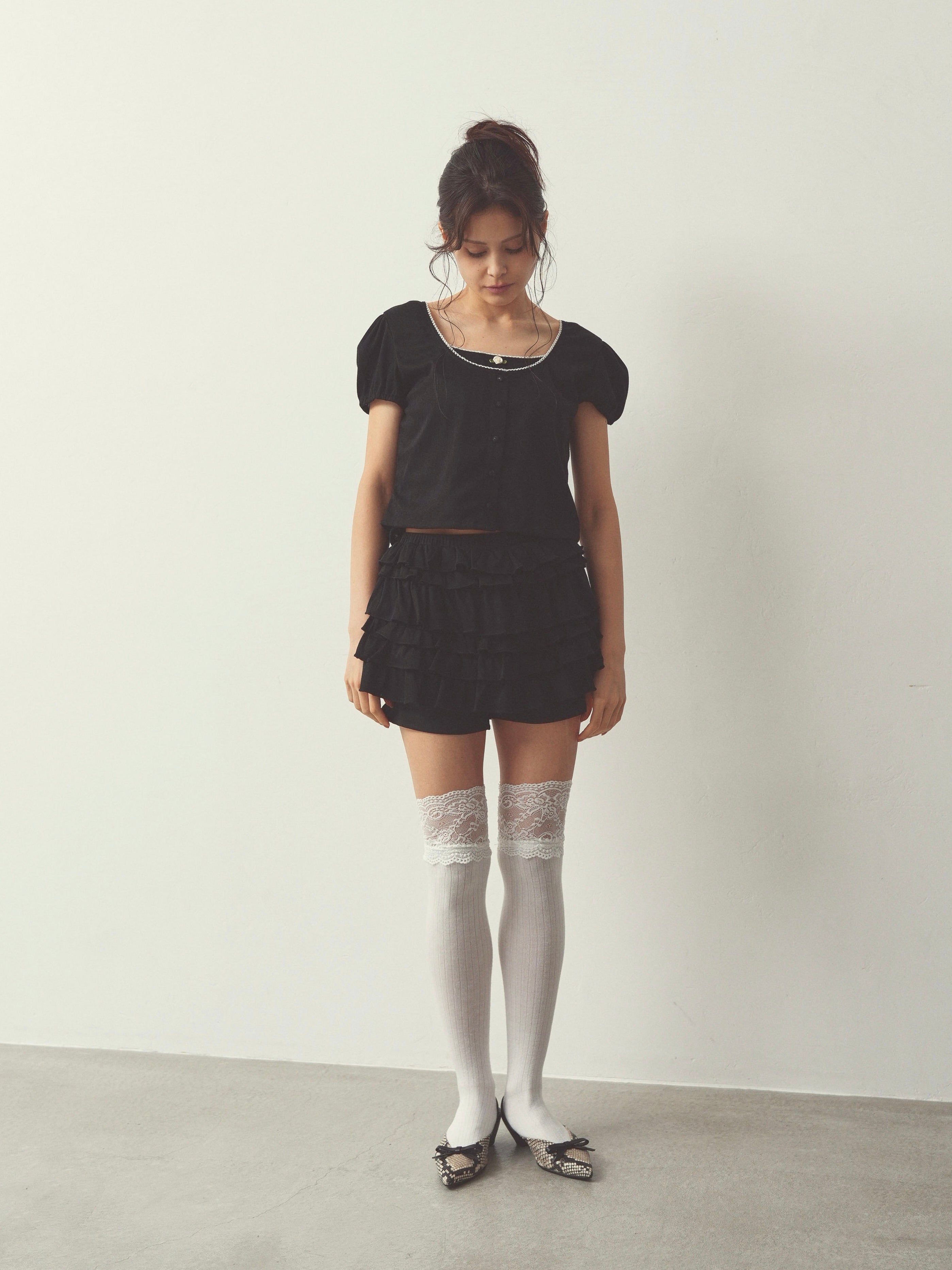 eyelet tiered mini pants