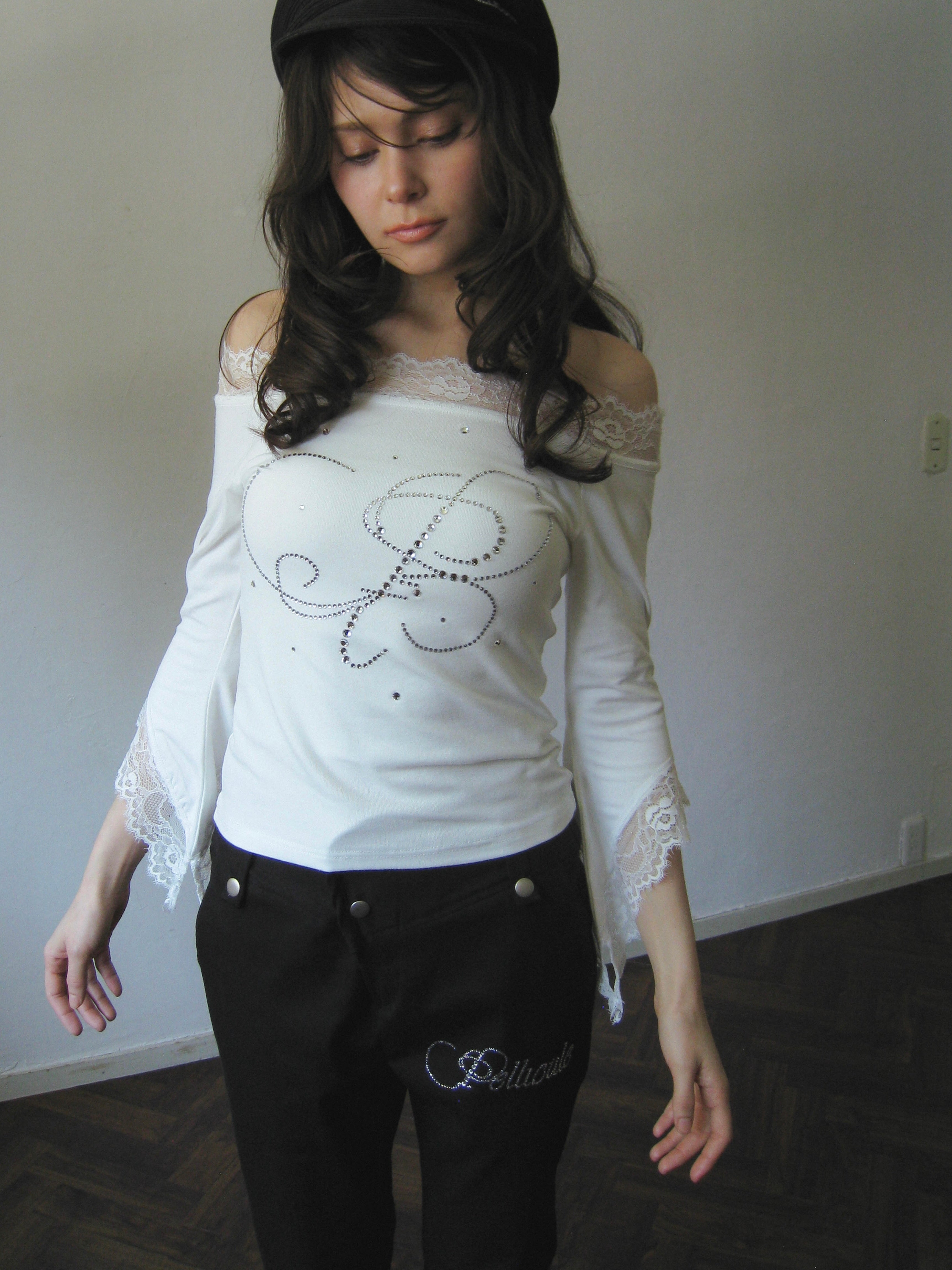 fluttering offshoulder