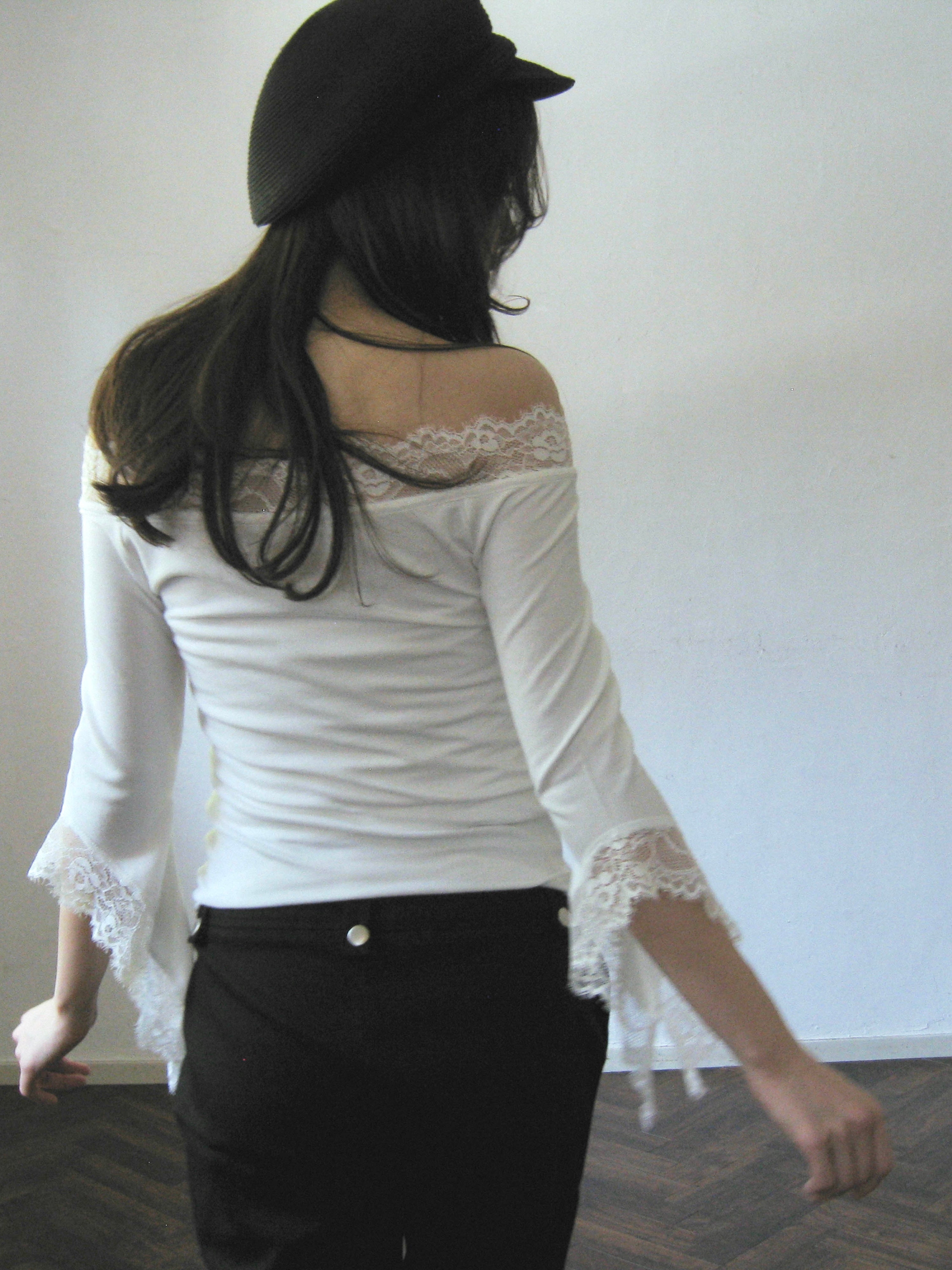 fluttering offshoulder