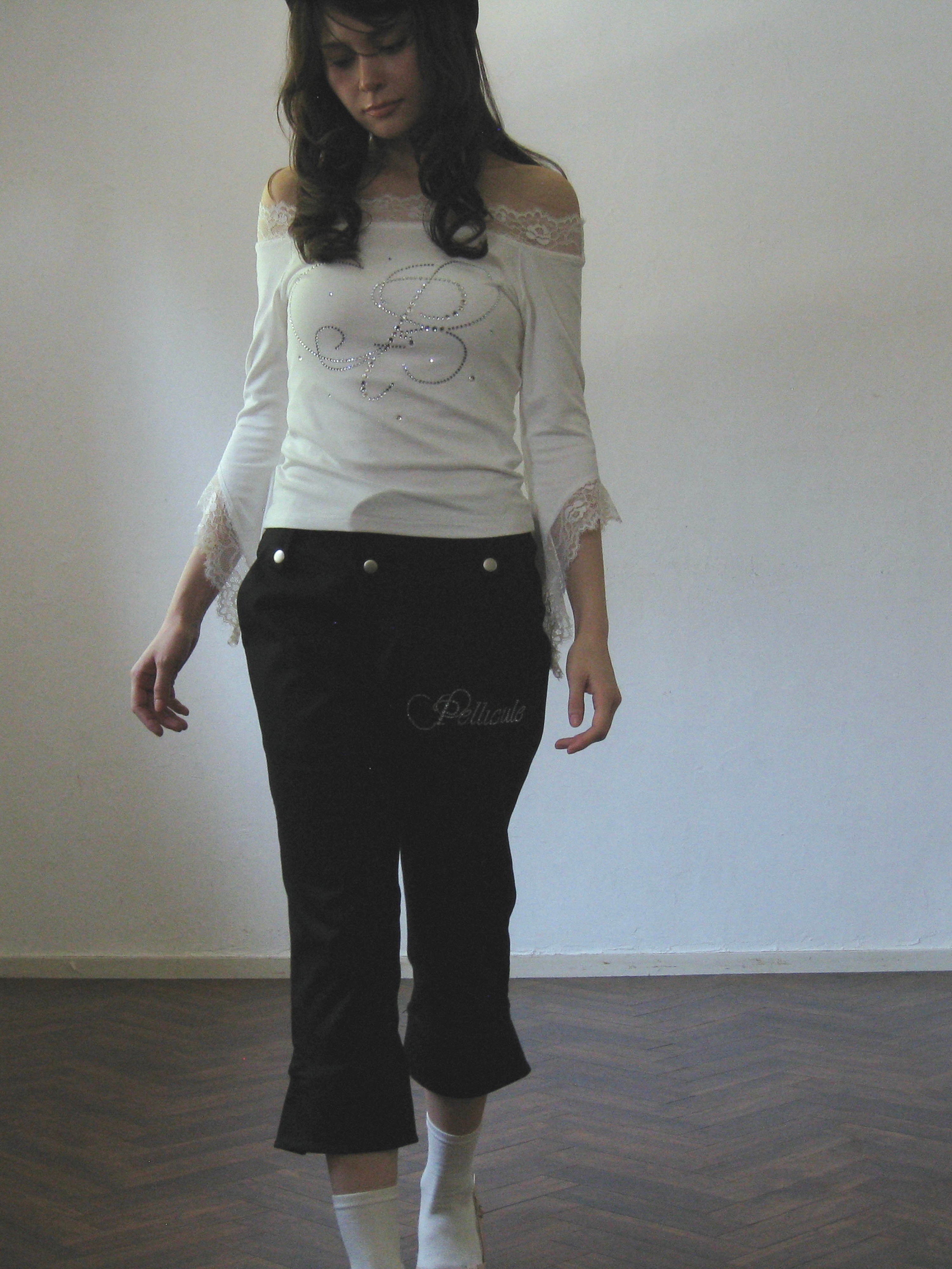 fluttering offshoulder