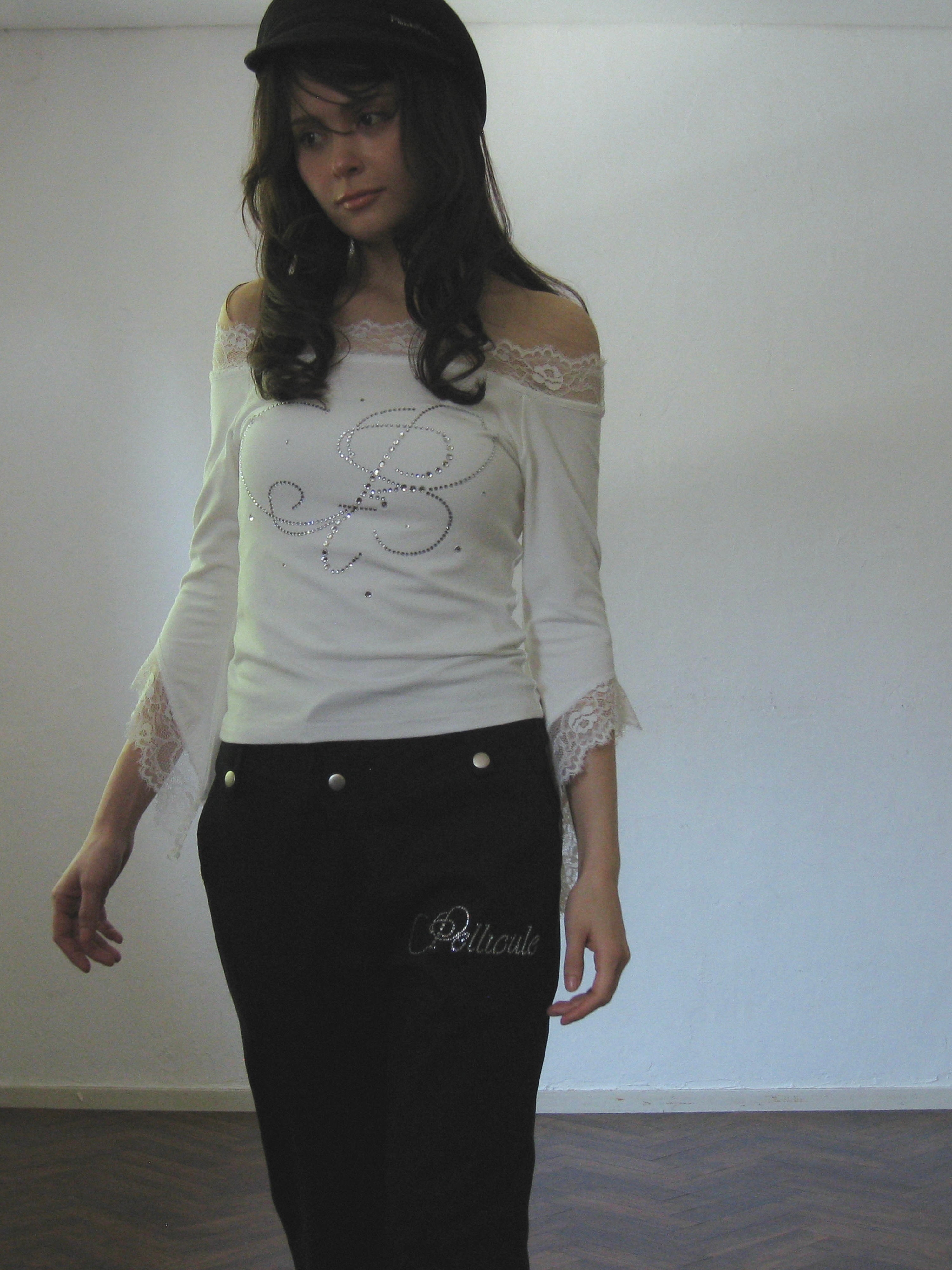 fluttering offshoulder