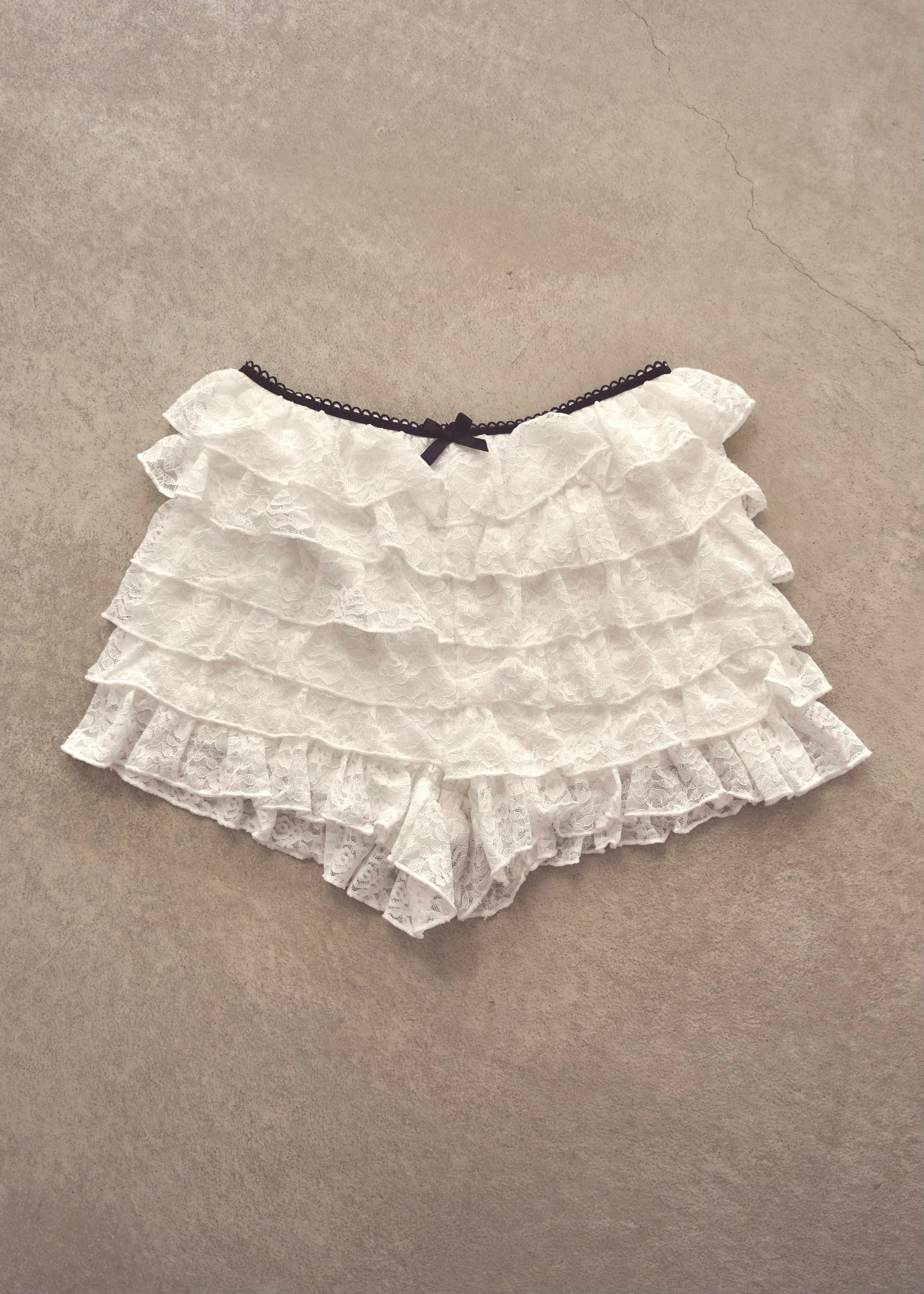 lace tieredfrill short pt