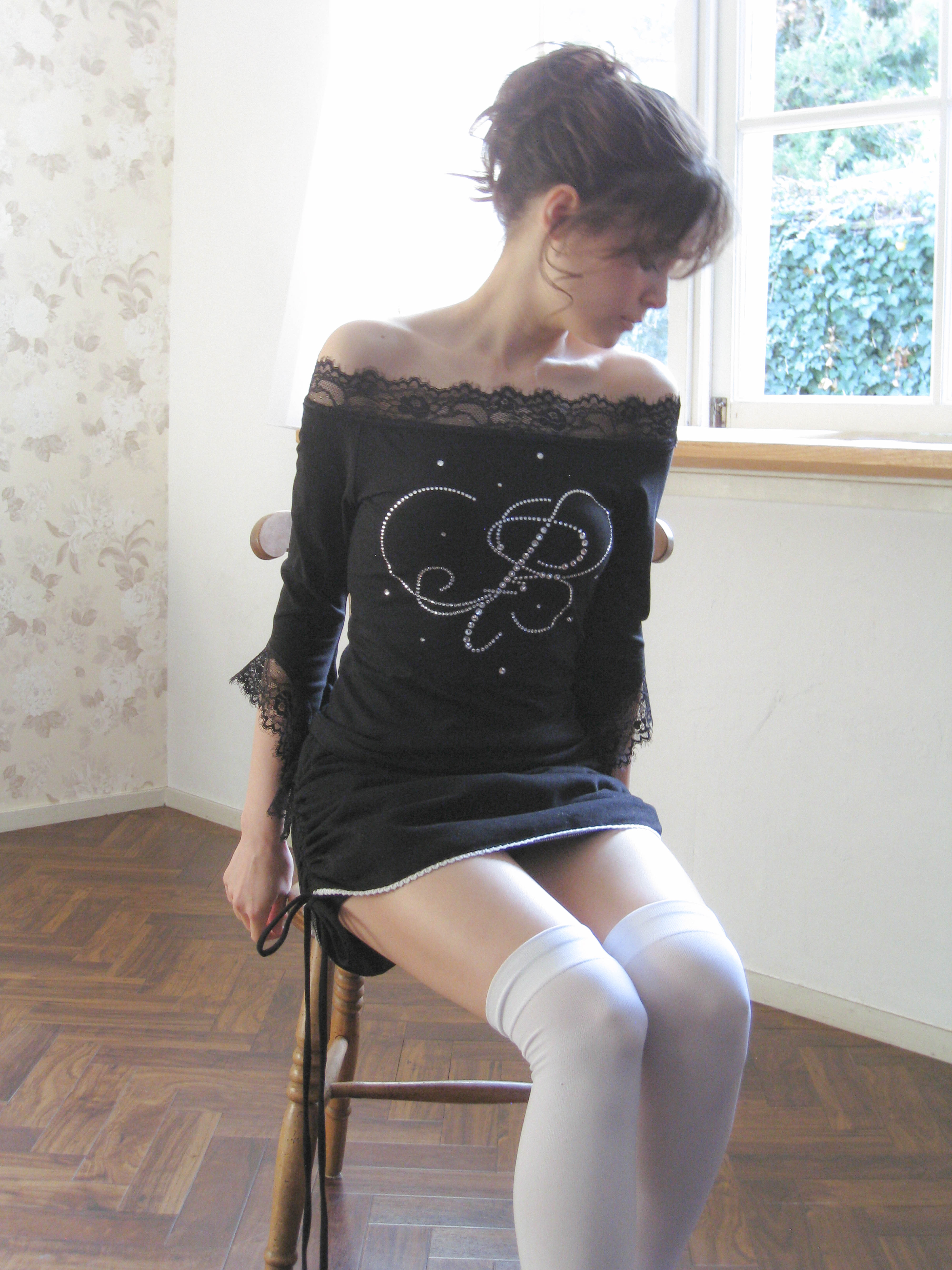 fluttering offshoulder