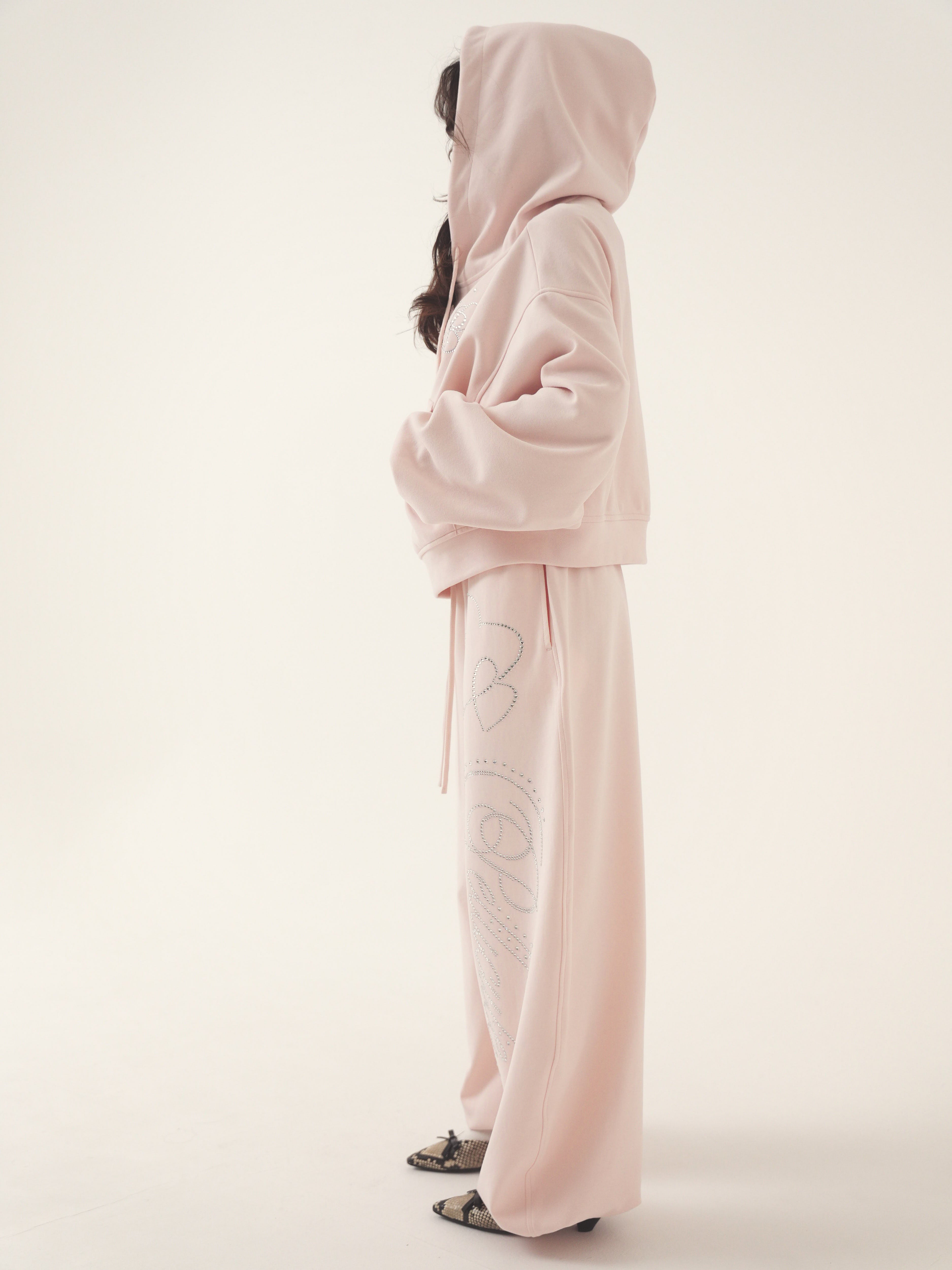 予約 black・babypink】stone-deco sweat pants｜PELLICULE | ぺリキュール