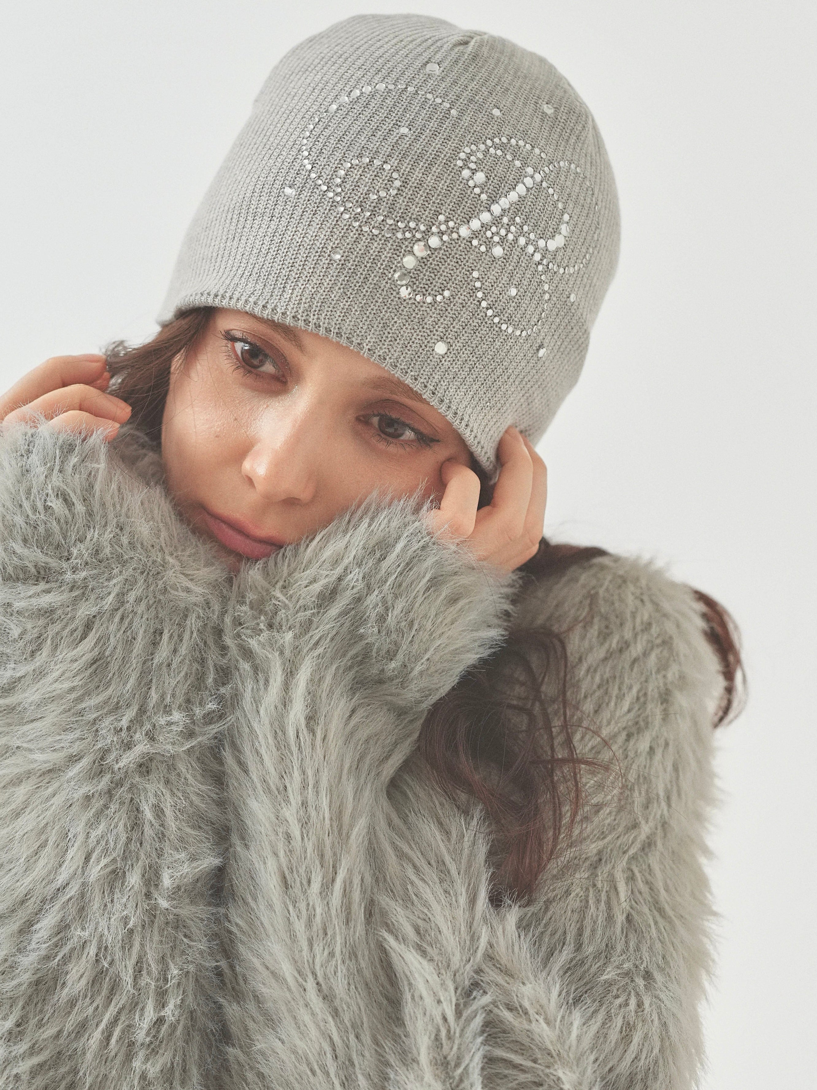pc motif stone beanie