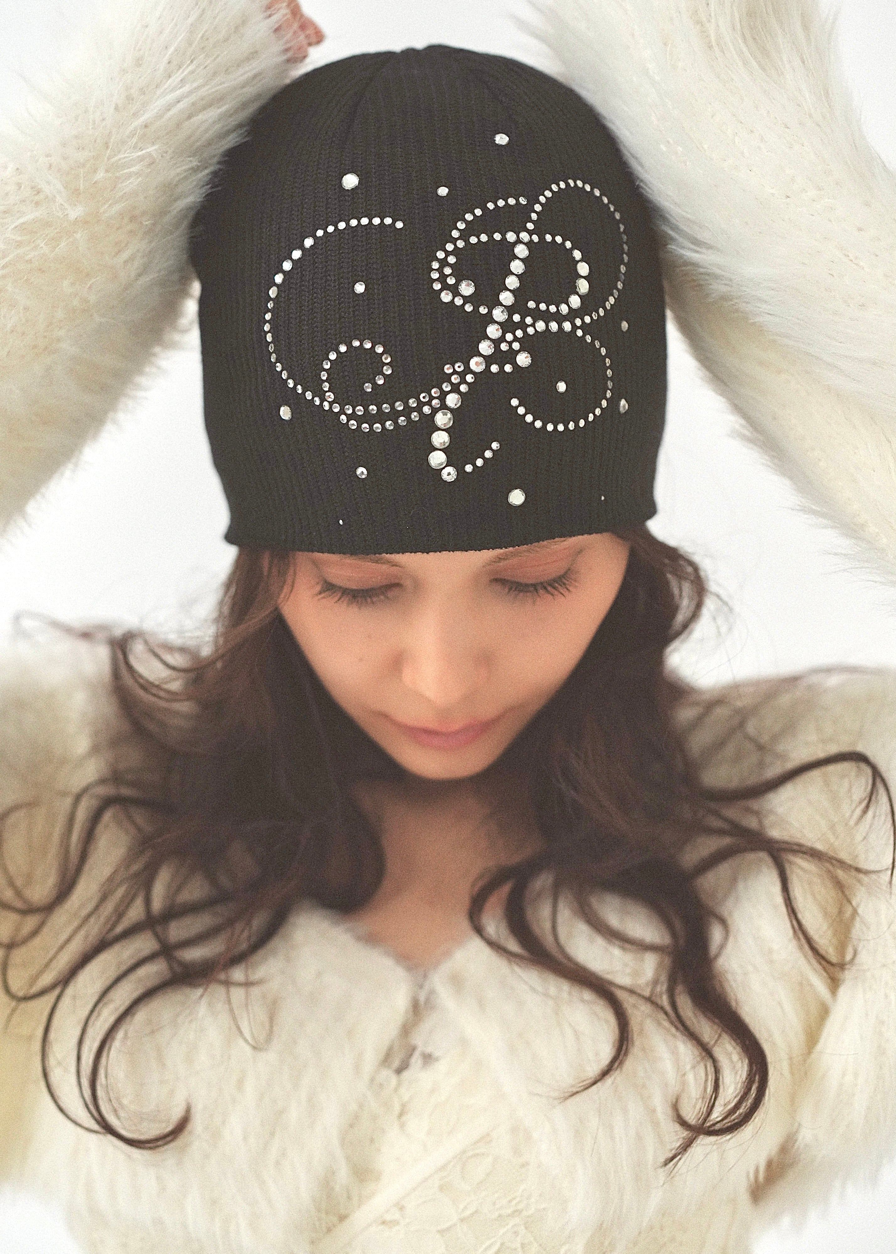 pc motif stone beanie