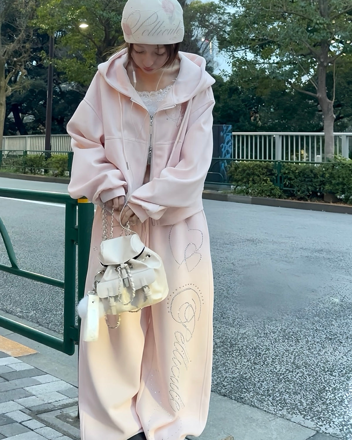stone-deco sweat pants