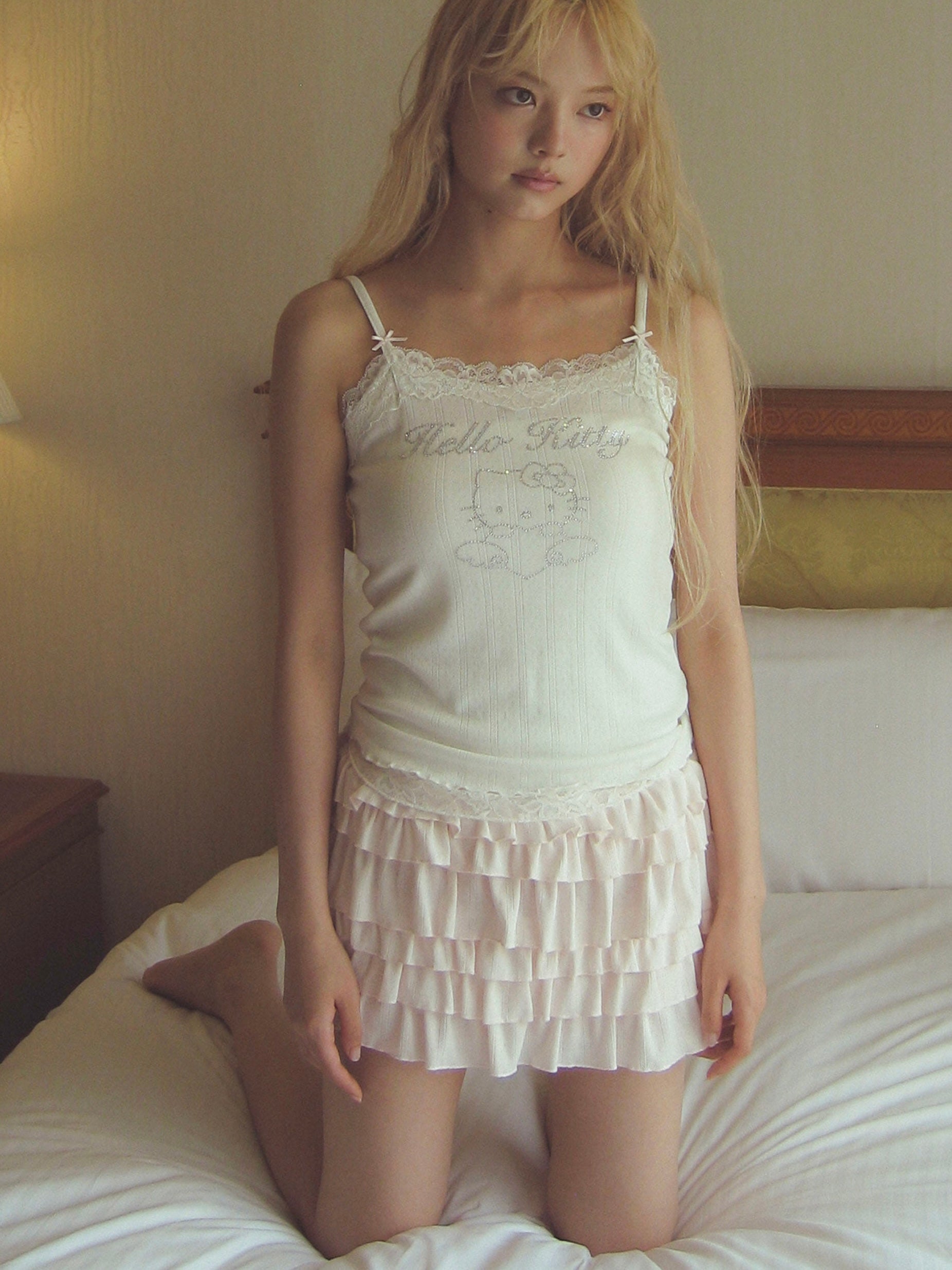 eyelet tiered mini pants