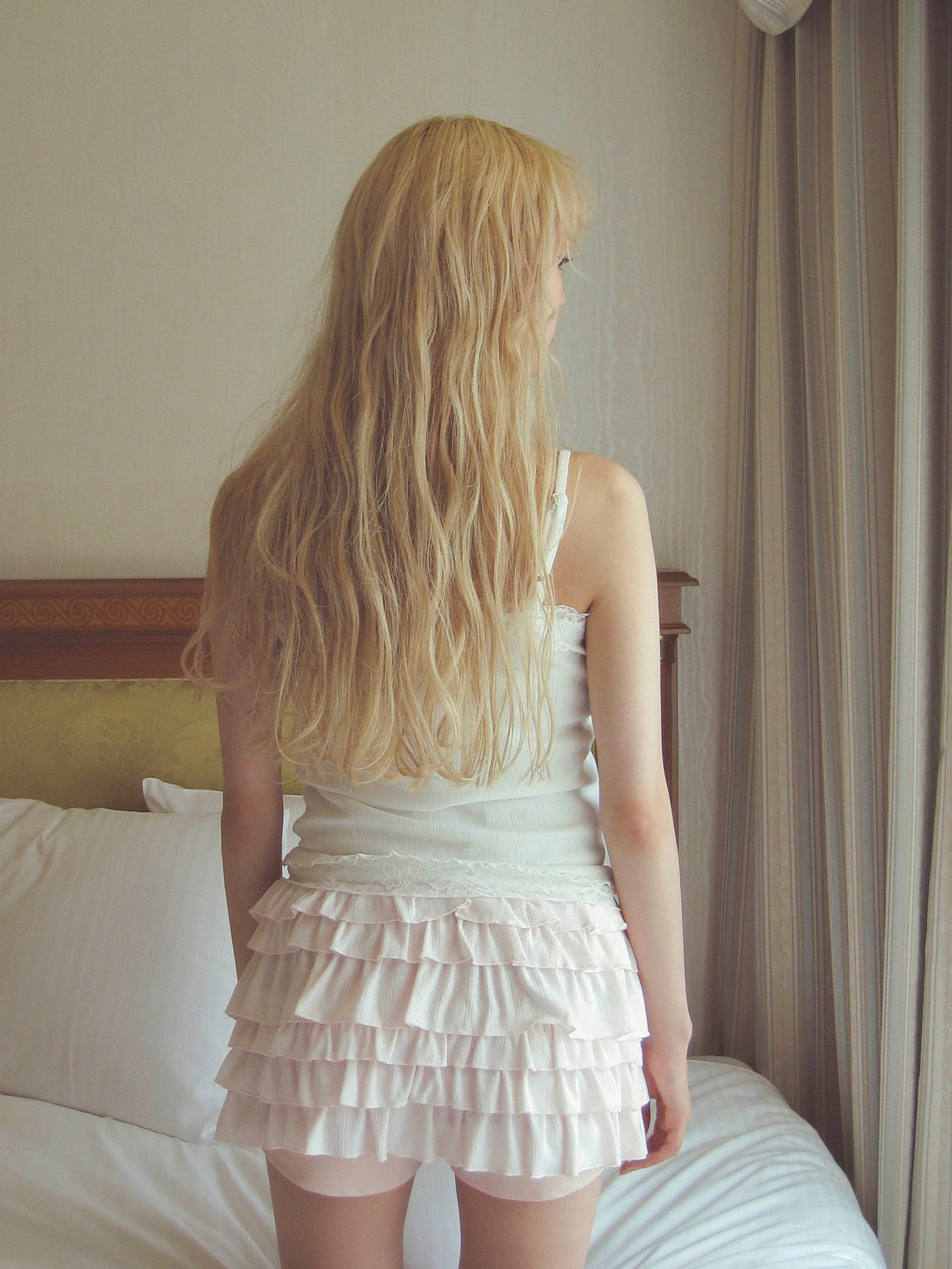 eyelet tiered mini pants