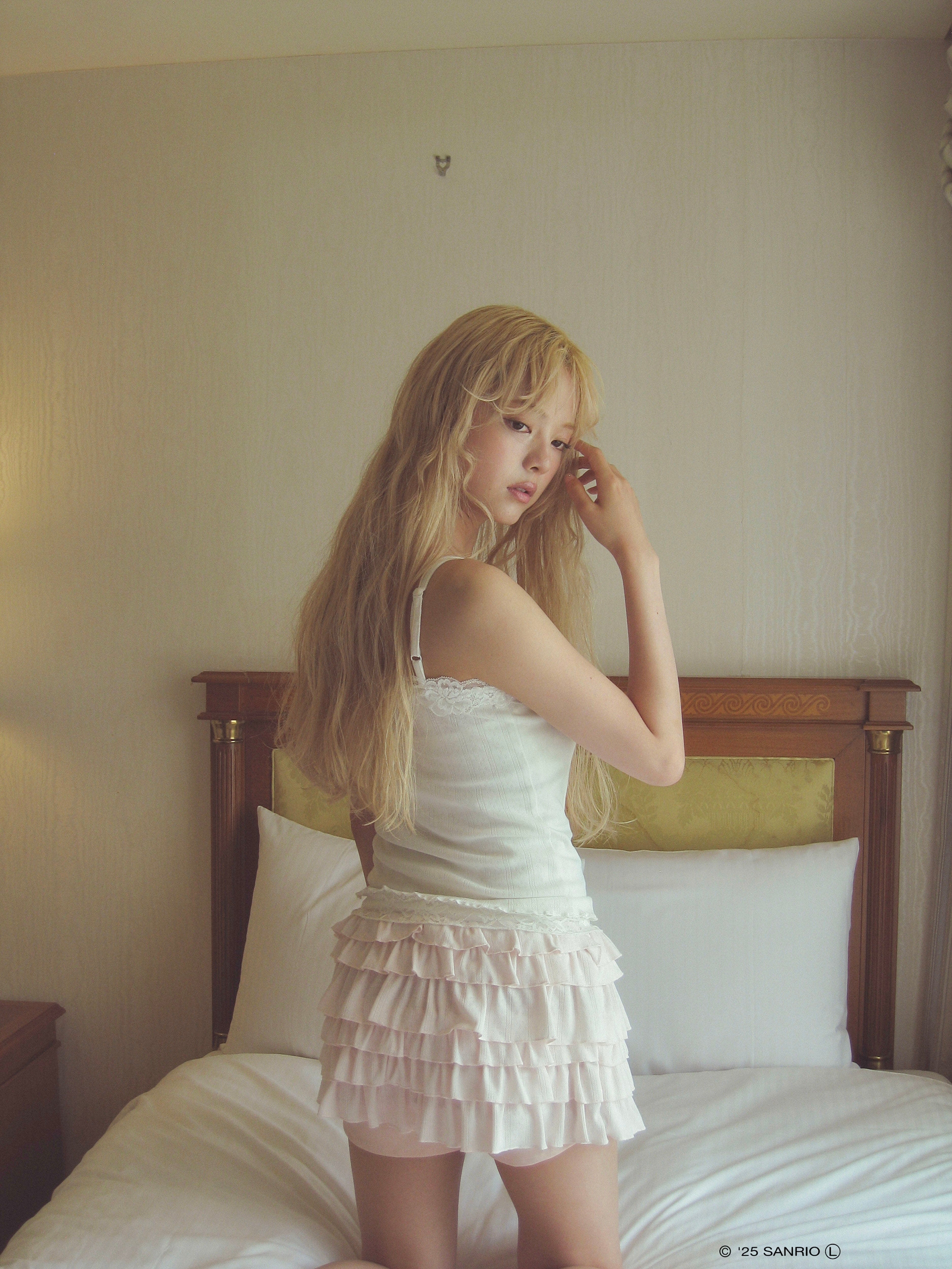 eyelet tiered mini pants
