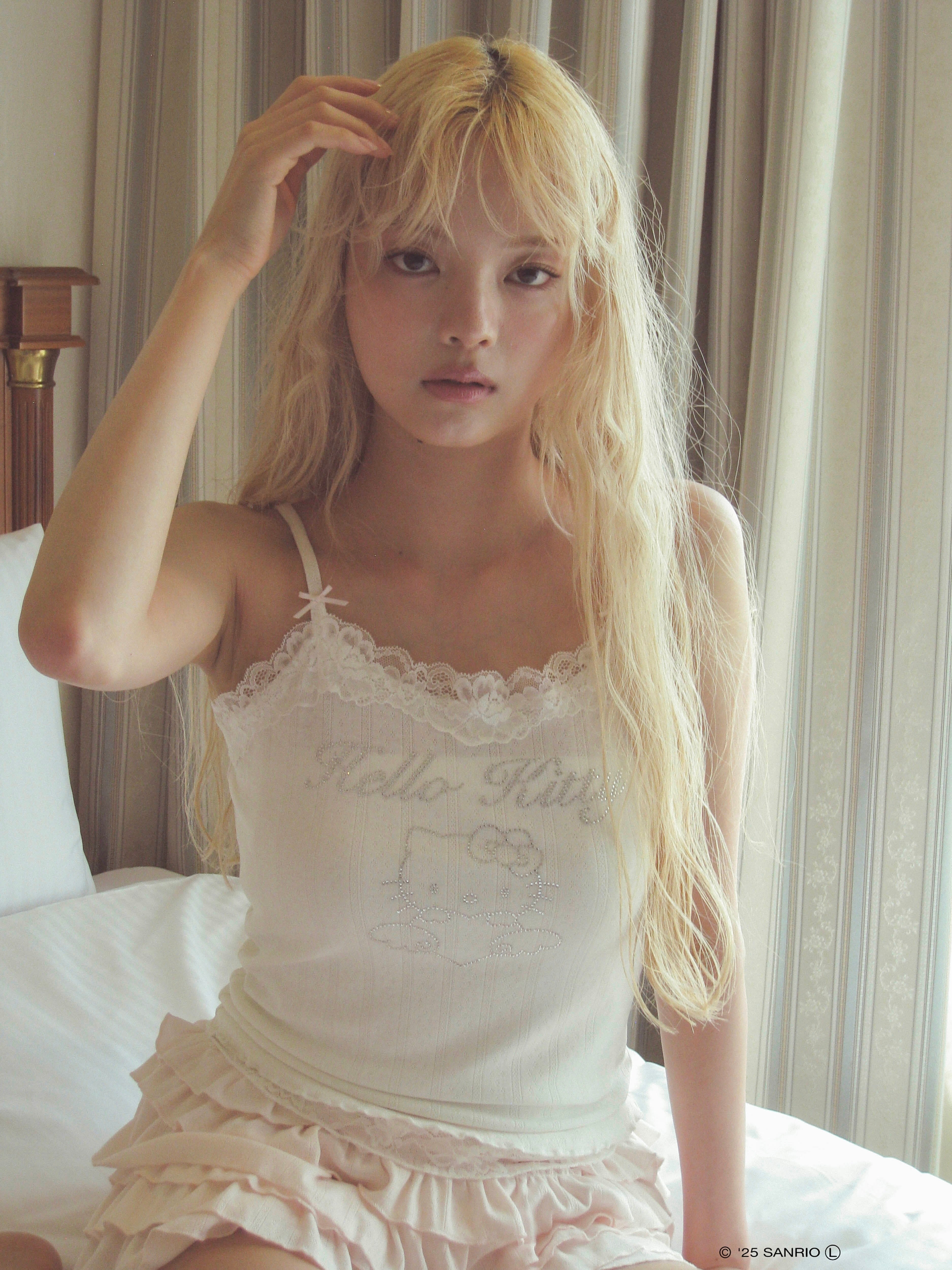 eyelet tiered mini pants