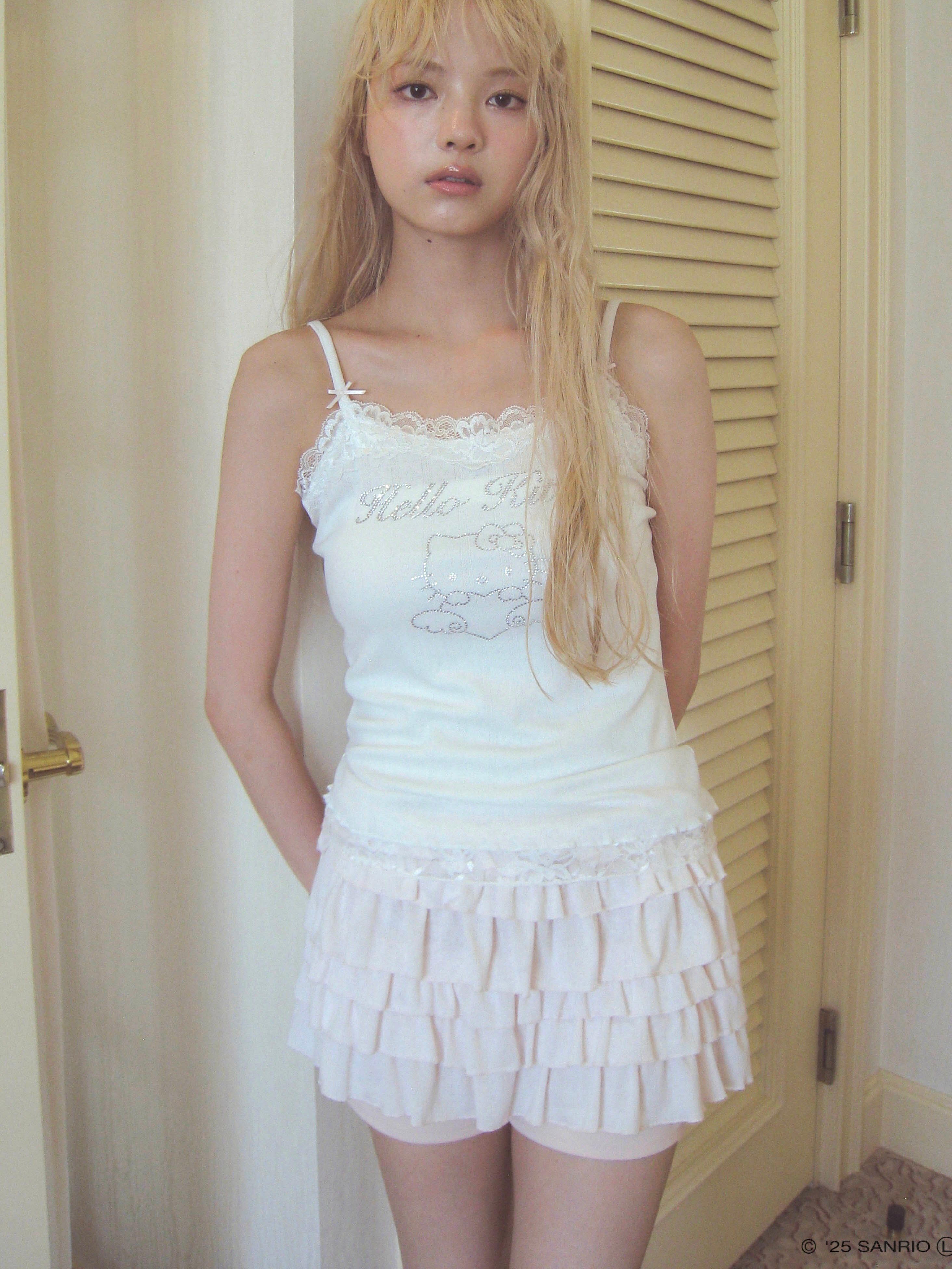 eyelet tiered mini pants