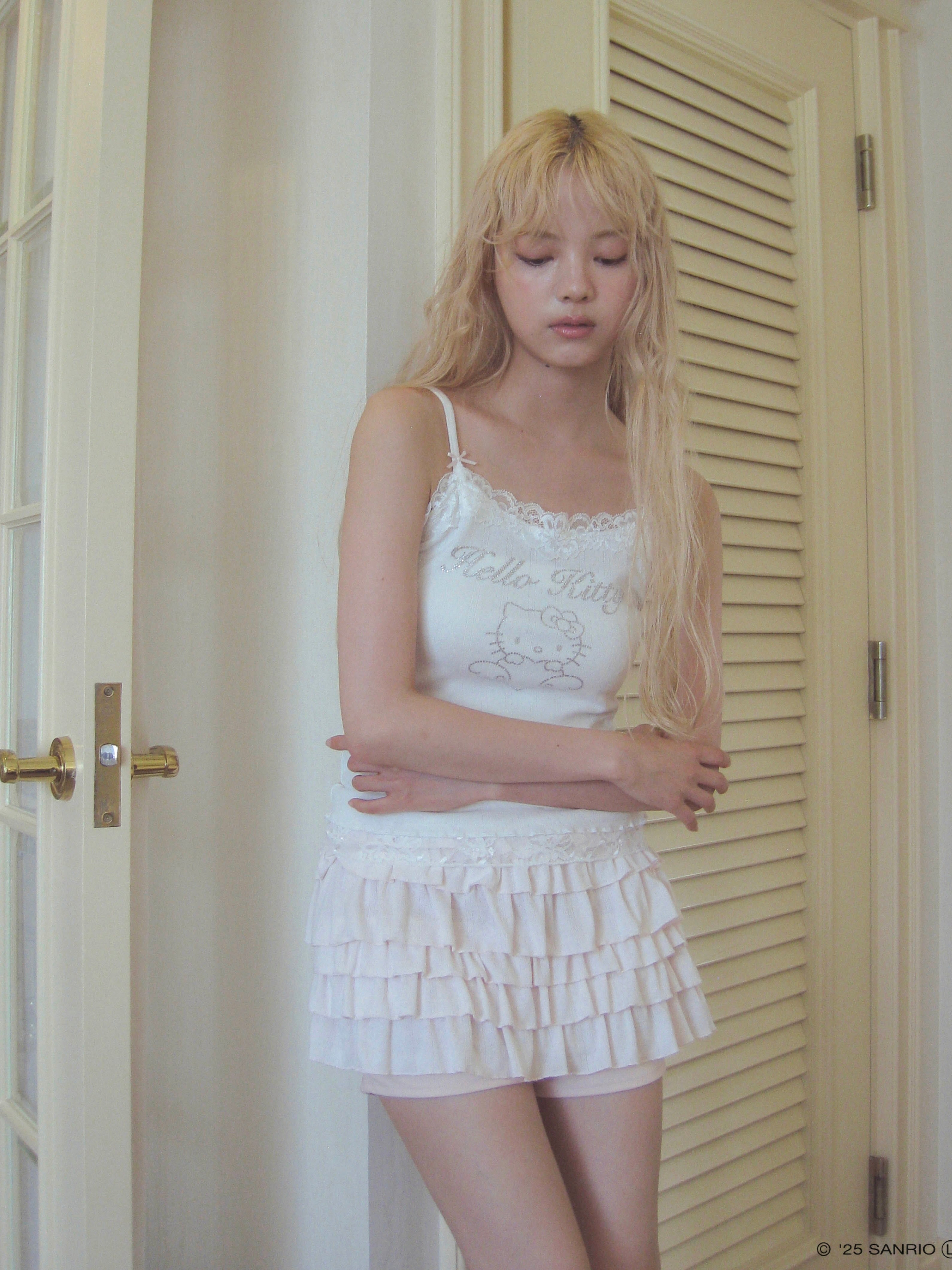 eyelet tiered mini pants