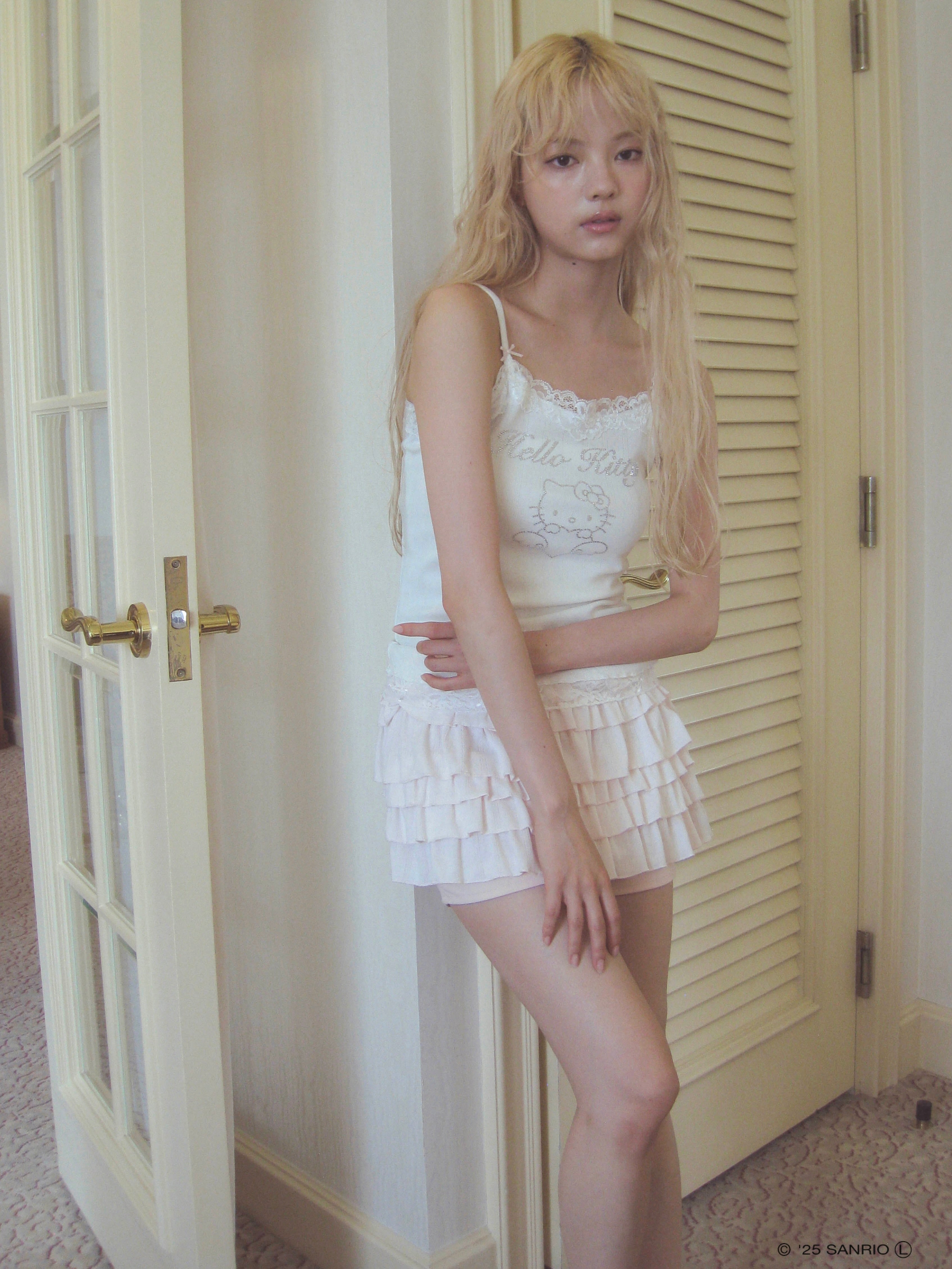 eyelet tiered mini pants