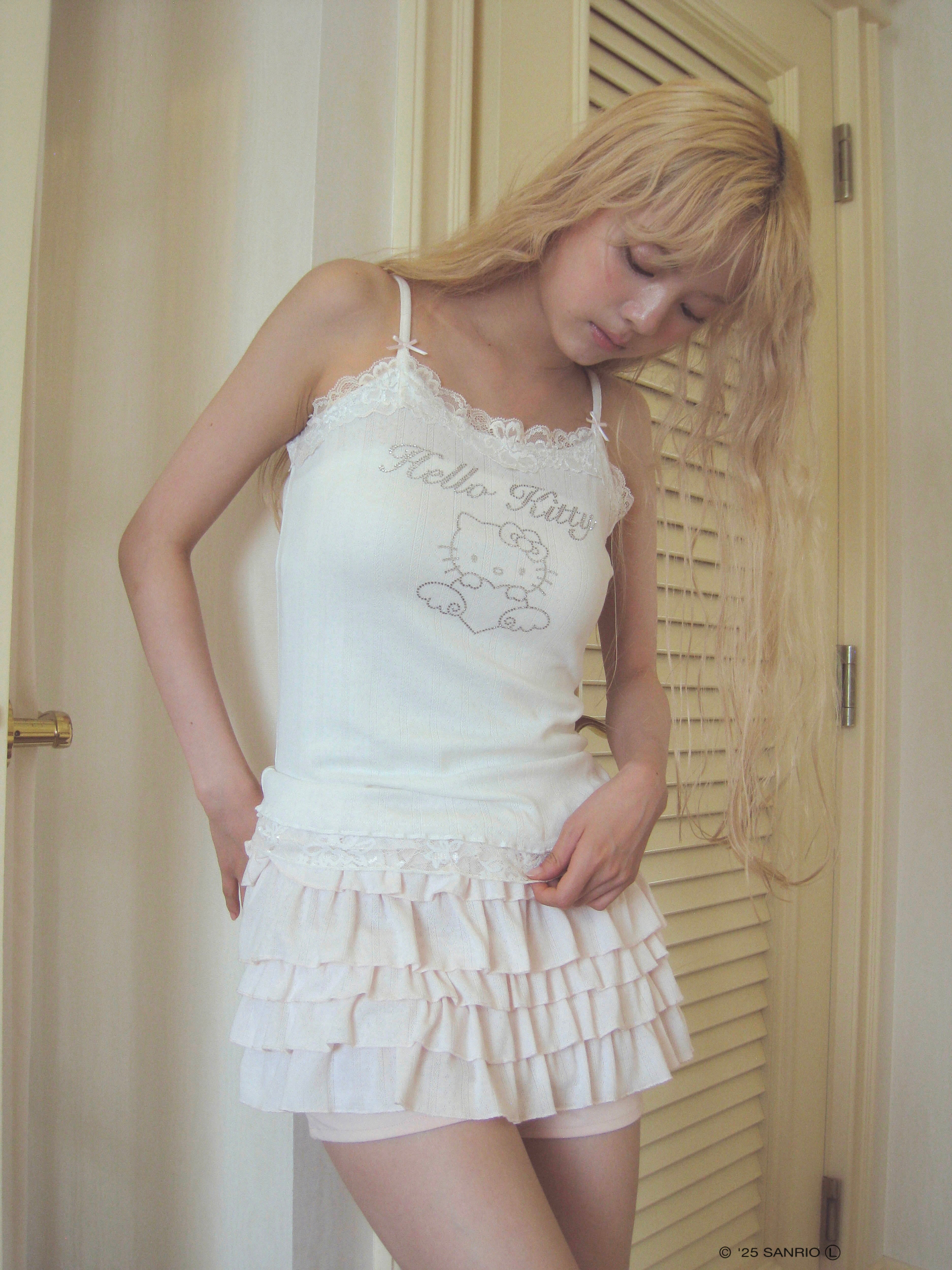 eyelet tiered mini pants