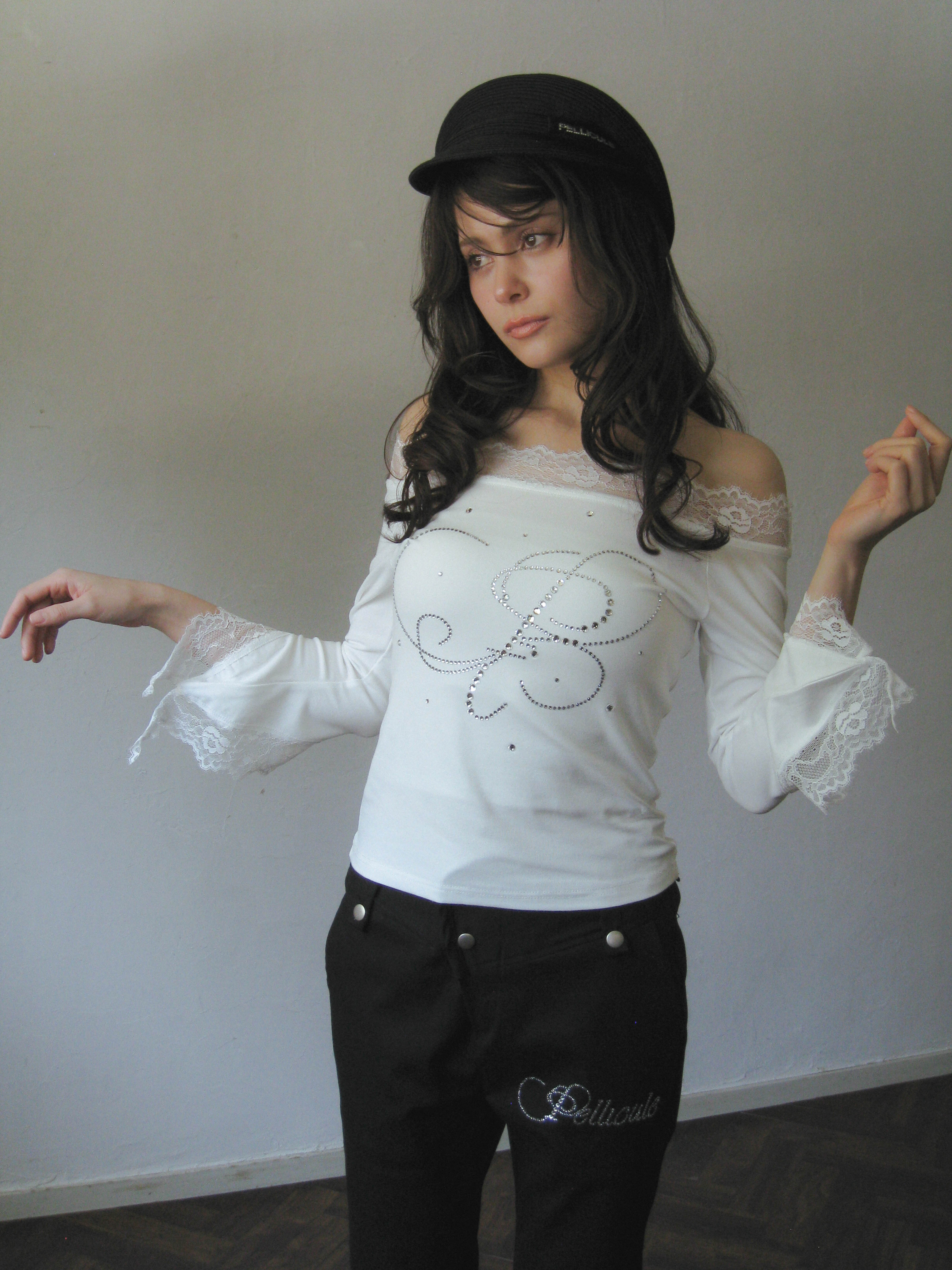 fluttering offshoulder