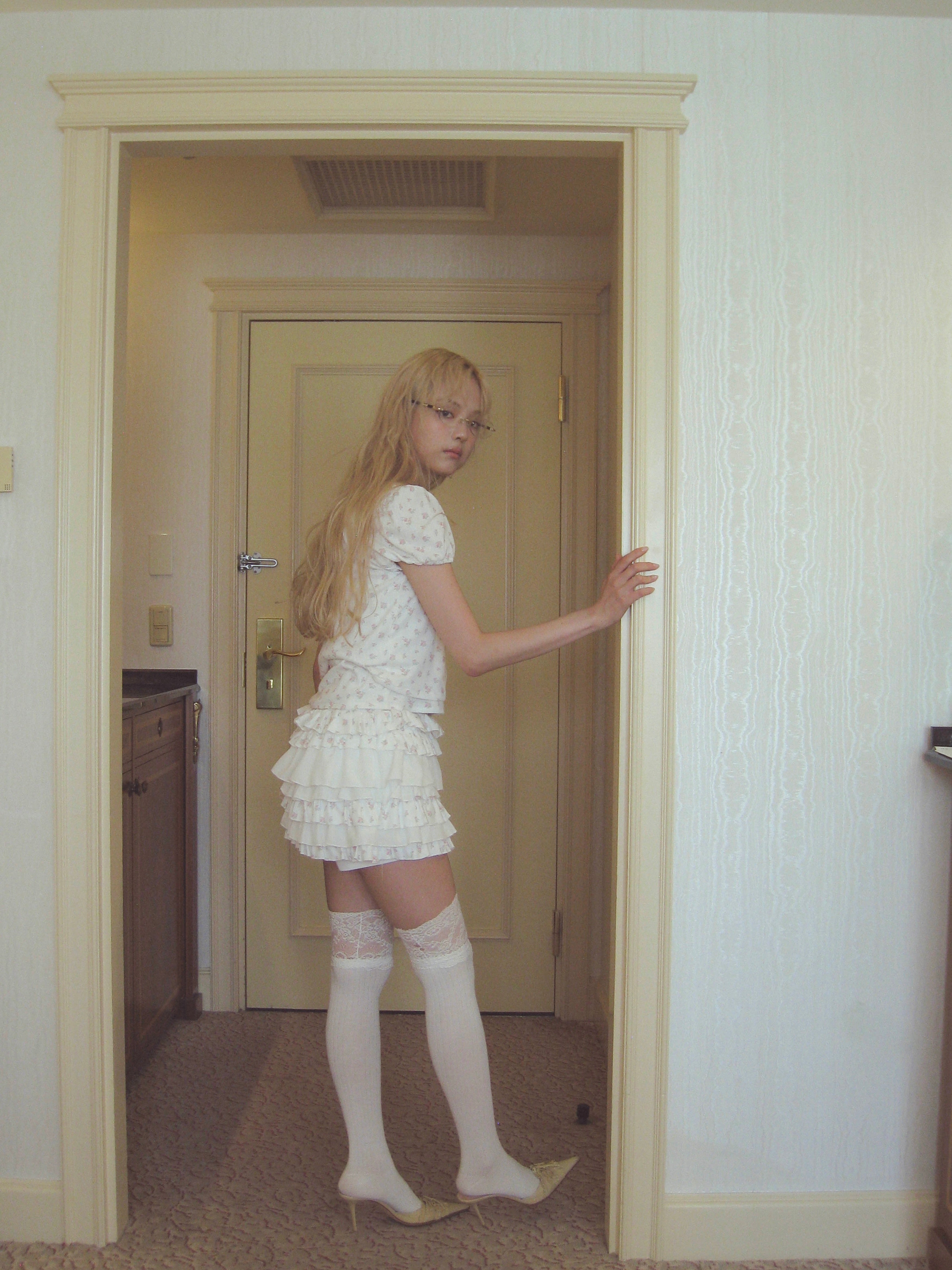 rose eyelet tiered mini pants