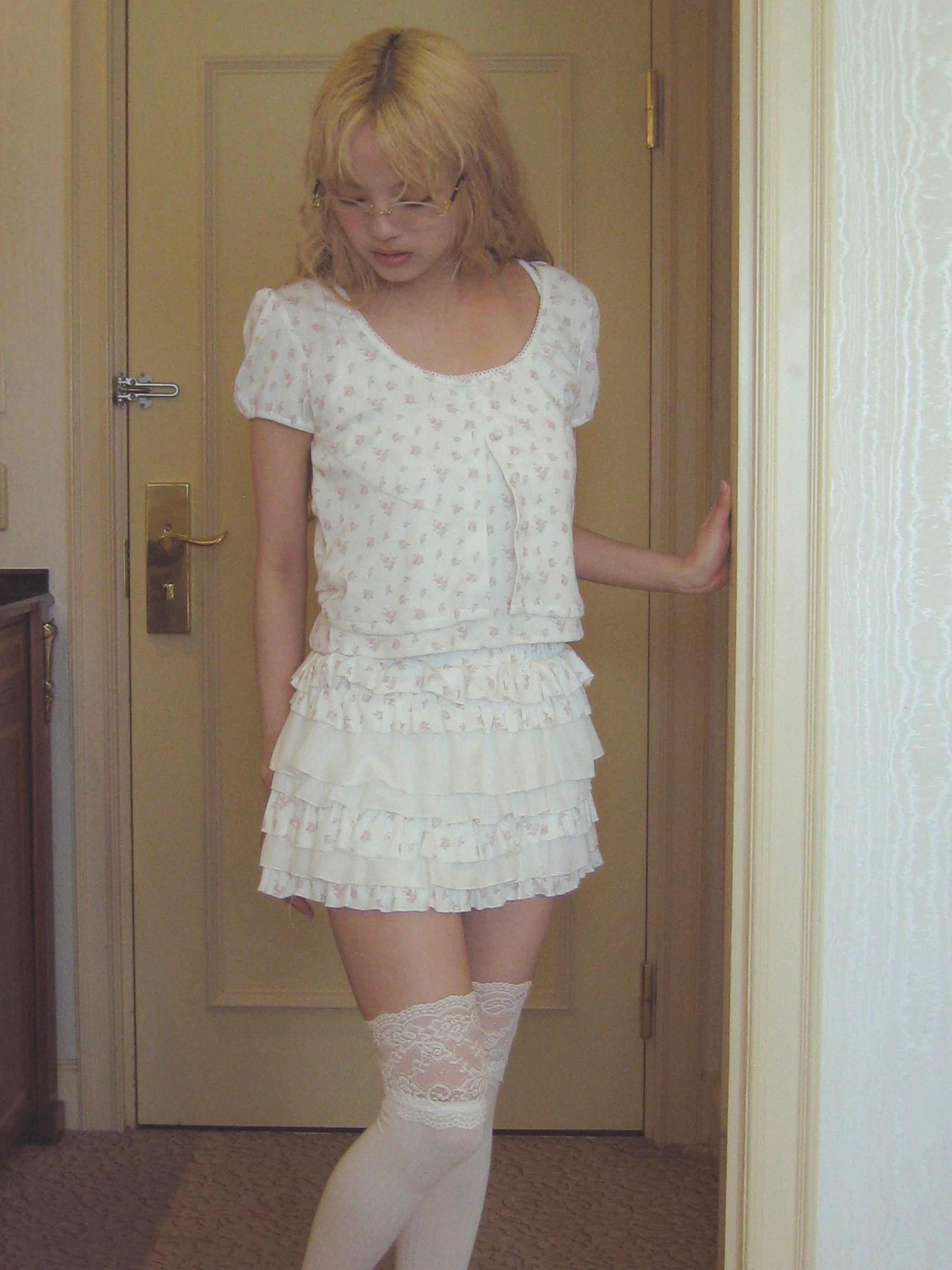 rose eyelet tiered mini pants