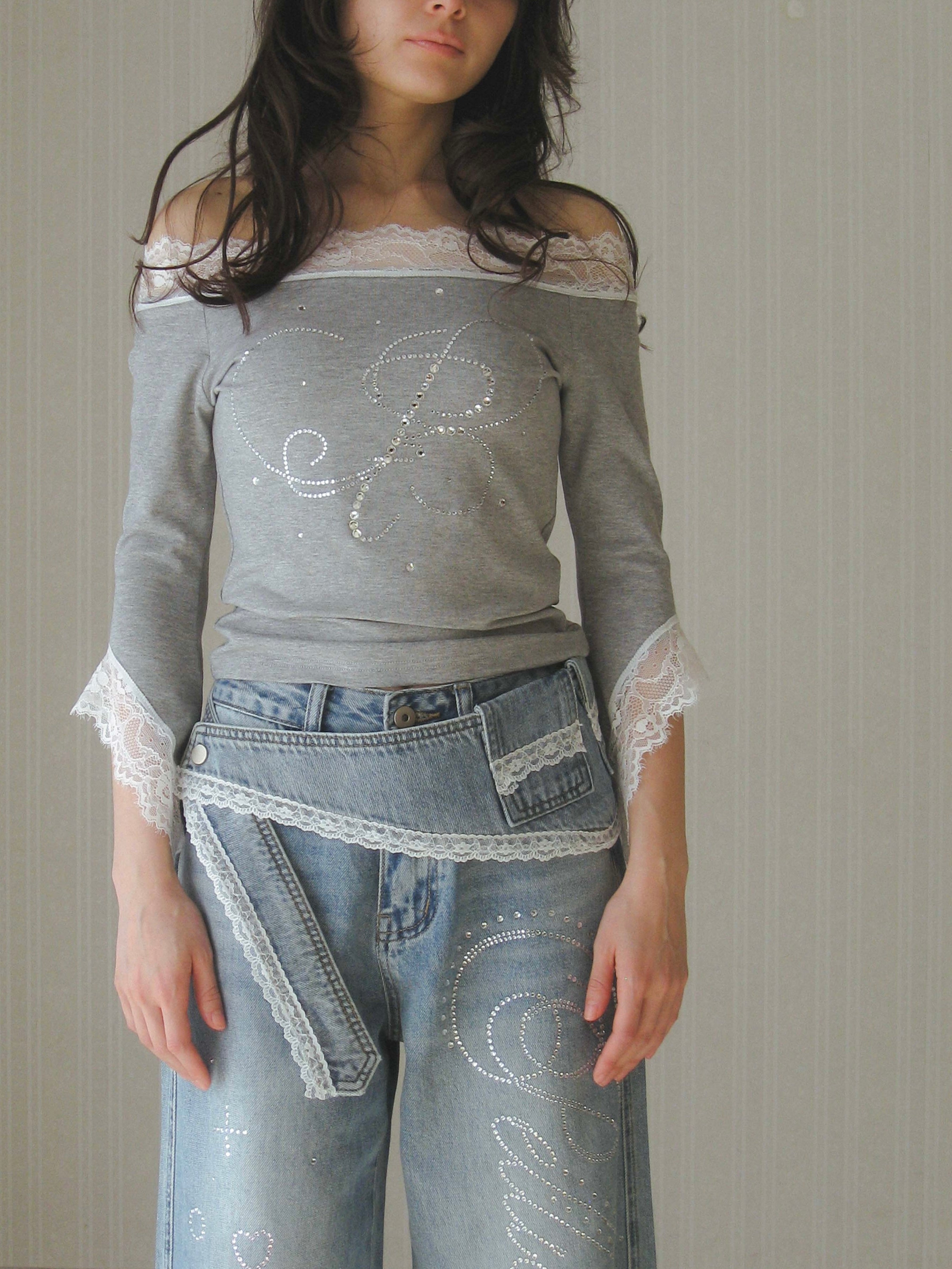 fluttering offshoulder