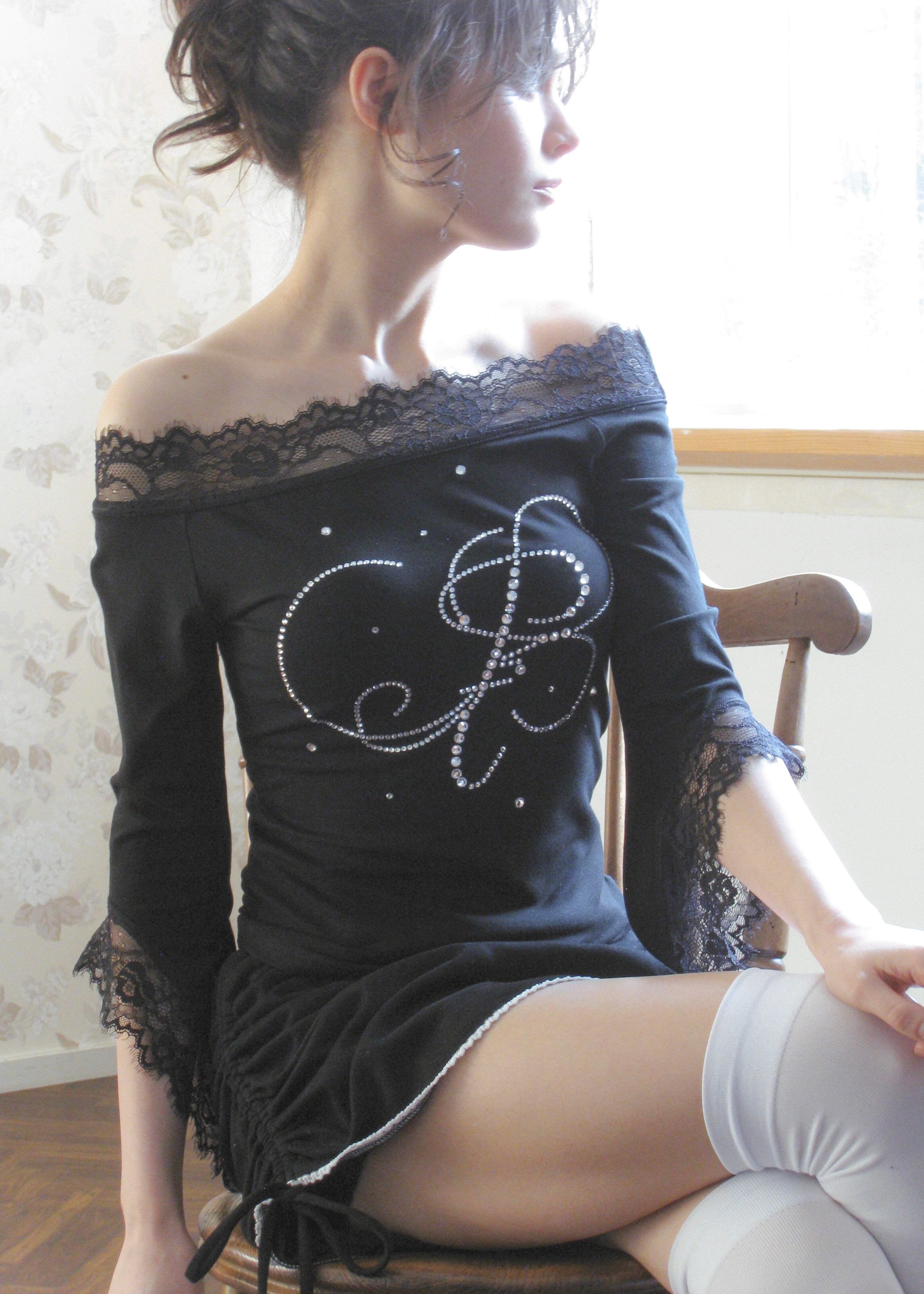 fluttering offshoulder