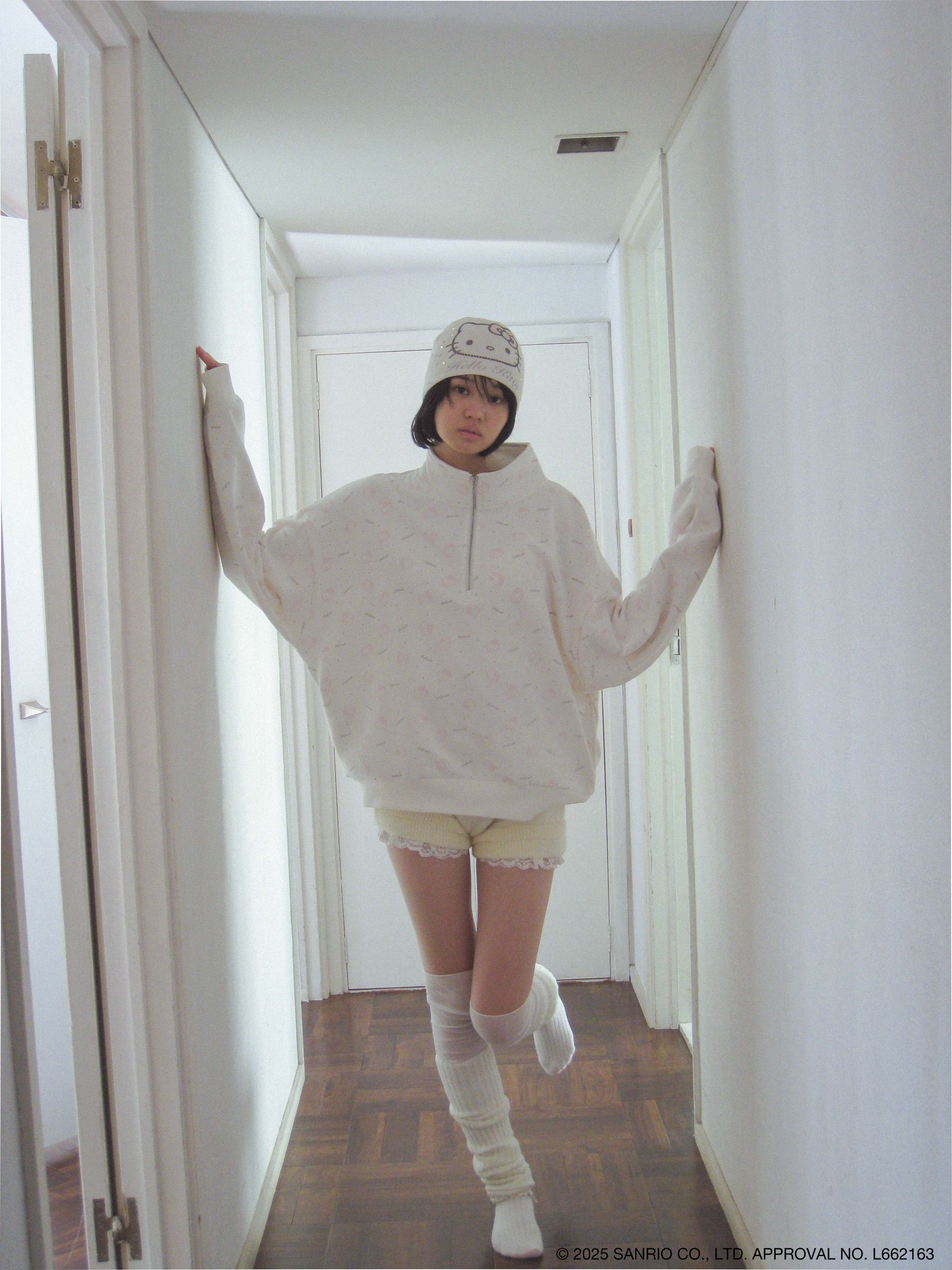 HELLO KITTY half zip tops｜PELLICULE | ぺリキュール