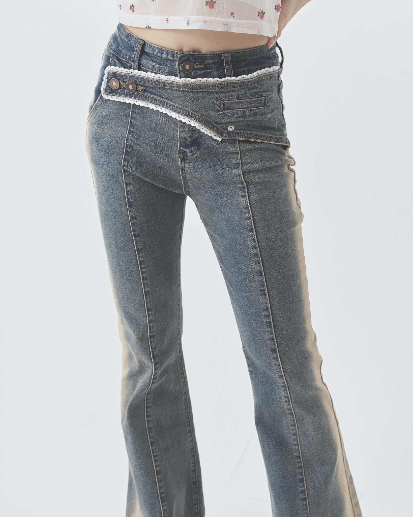 lacebelt flaredenim