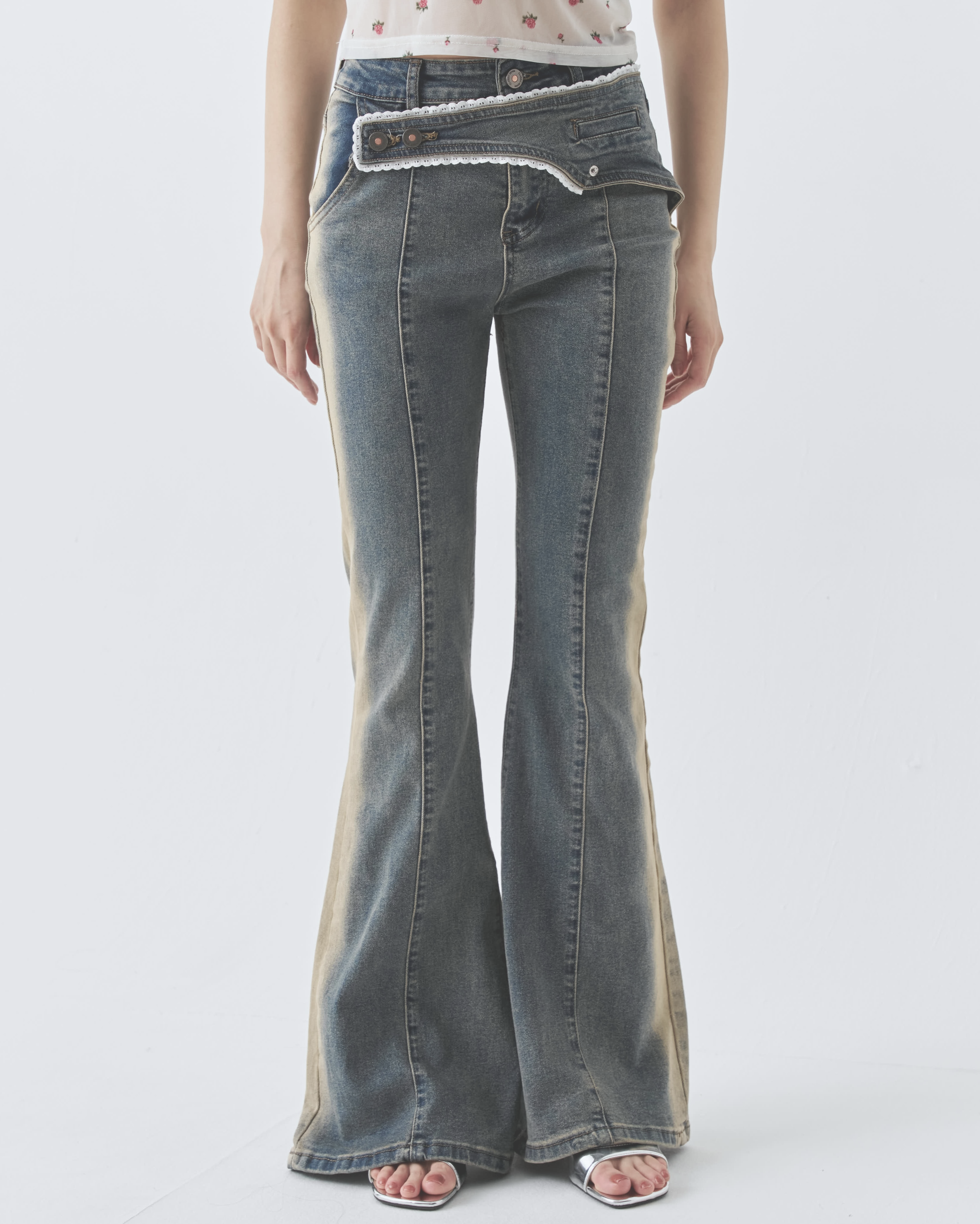 lacebelt flaredenim